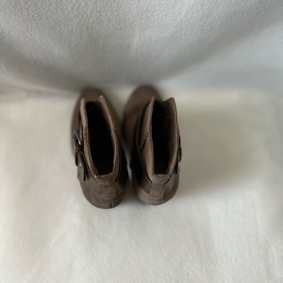 BCBG Size 6M Taupe Brown Leather/ Suede Booties - Picture 8 of 16